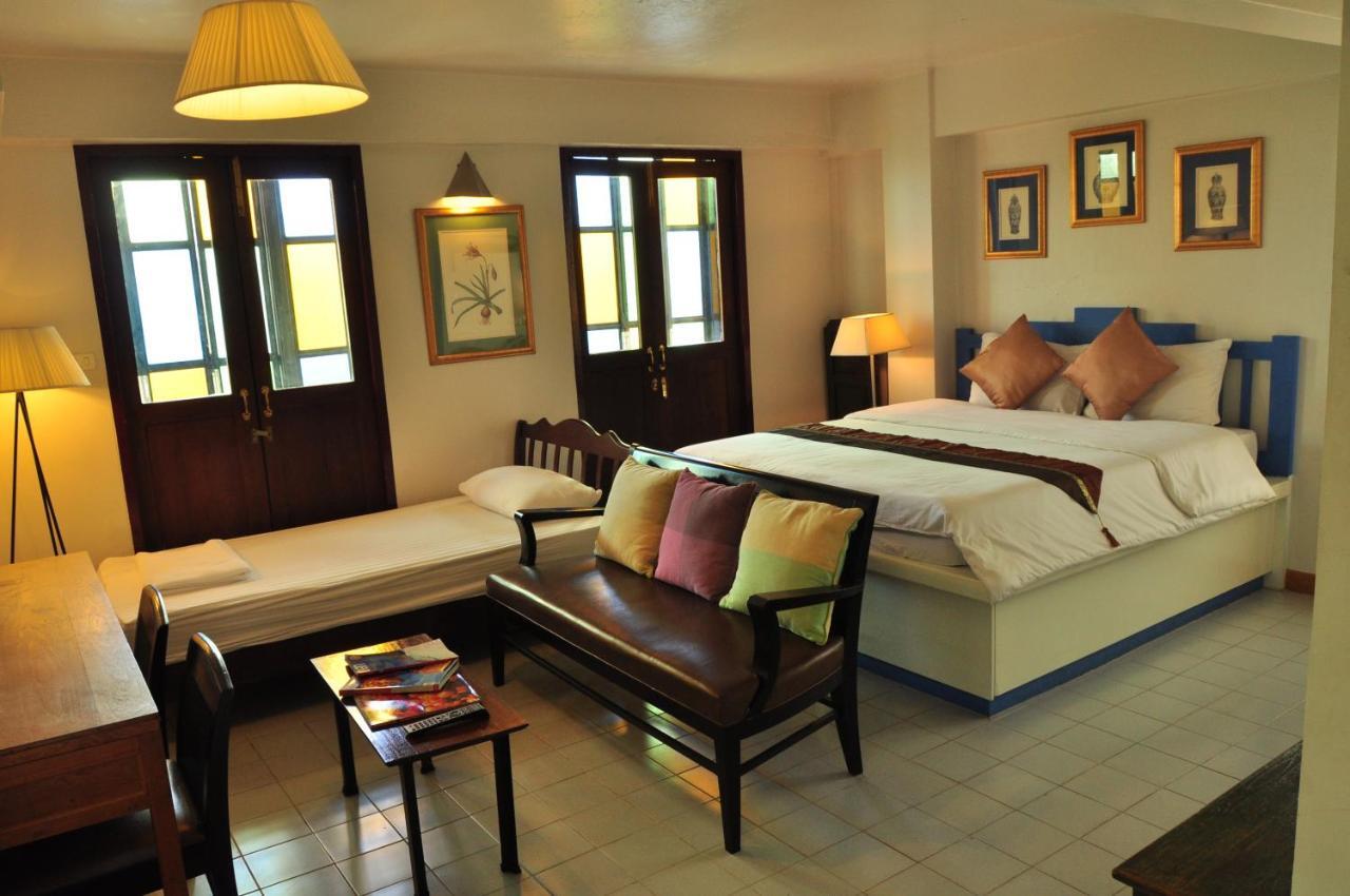 Hi Thewet Hotel Bangkok Exterior photo